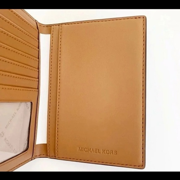 MK MICHAEL KORS WALLET PASSPORT CASE - Picture 5 of 7